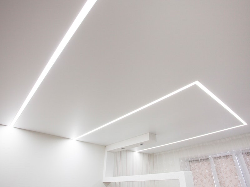 Интеграция магнитного трека в натяжной потолок