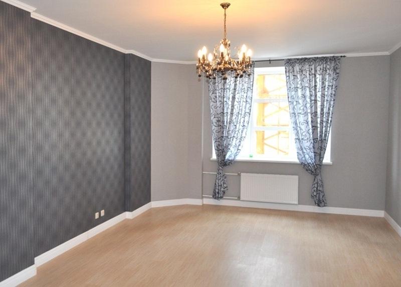 Процесс поклейки флизелиновых обоев