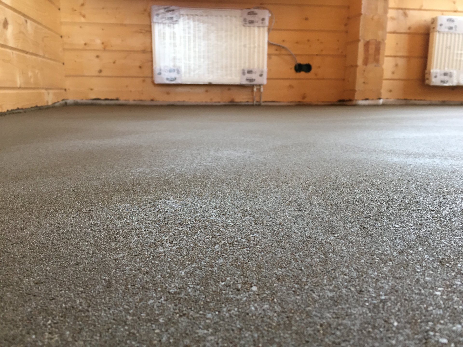 Ровный пол — залог долговечного покрытия — Стяжка пола в Магнитогорске